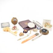 ASSORTMENT OF ANTIQUE & LATER BROOCHES & RELATED