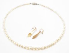 A 9CT GOLD & PEARL NECKLACE & FAN EARRINGS