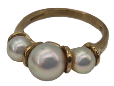 HALLMARKED 9CT GOLD & PEARL THREE STONE RING