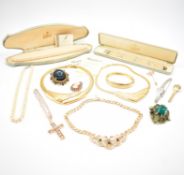 COLLECTION OF VINTAGE COSTUME JEWELLERY