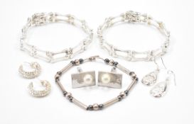 ASSORTMENT OF SILVER JEWELLERY