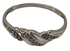 HALLMARKED 9CT WHITE GOLD & DIAMOND RING