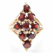 1970S HALLMARKED 9CT GOLD & GARNET CLUSTER RING