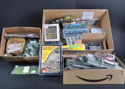 LARGE COLLECTION OF N GAUGE MODEL RAILWAY TRAINSET ACCESSORIES