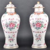 PAIR OF EARLY 20TH CENTURY SAMSON OF PARIS VASES
