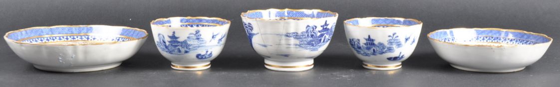 COLLECTION OF 18TH CENTURY ENGLISH CHINOISERIE PORCELAIN