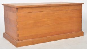 RETRO 20TH CENTURY SOLID TEAK BLANKET BOX / COFFEE TABLE