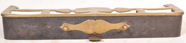 LATE 19TH CENTURY ART NOUVEAU BRASS FIRE FENDER