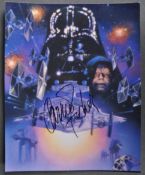 STAR WARS - CARRIE FISHER (1956-2016) - AUTOGRAPHED 8X10