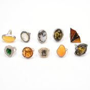 TEN ASSORTED SILVER RINGS INCLUDING AMBER