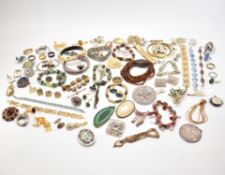 COLLECTION OF VINTAGE COSTUME JEWELLERY