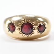 HALLMARKED 9CT GOLD & THREE STONE GARNET DOME RING