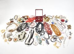 COLLECTION OF VINTAGE COSTUME JEWELLERY