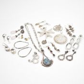 ASSORTMENT OF SILVER & WHITE METAL JEWELLERY