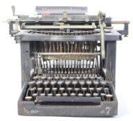 VINTAGE 20TH CENTURY REMINGTON TYPEWRITER