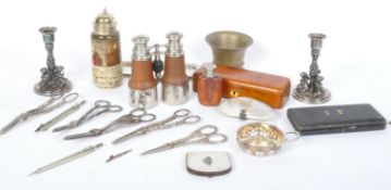 LARGE COLLECTION OF VINTAGE 20TH CENTURY CURIOS