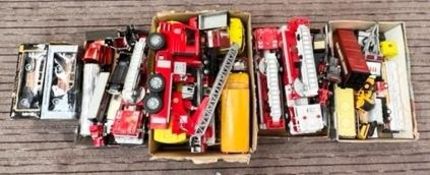 LARGE COLLECTION OF ASSORTED DIECAST MODELS