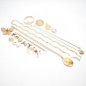 COLLECTION OF YELLOW METAL & GOLD PLATED JEWELLERY