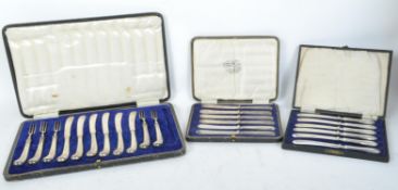 A COLLECTION OF SILVER CUTLERY