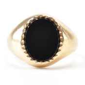HALLMARKED 9CT GOLD & ONYX SIGNET RING