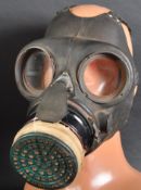 SECOND WORLD WAR BRITISH HOME FRONT GOVERMENT WOKERS GAS MASK