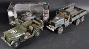 COLLECTION OF X3 TIN PLATE & DIECAST MILITARY VEHICLES