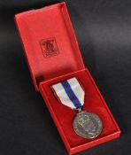 ORIGINAL 1977 QUEEN ELIZABETH II SILVER JUBILEE MEDAL