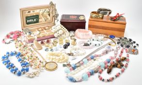 COLLECTION OF VINTAGE COSTUME JEWELLERY