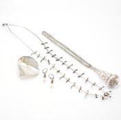 ASSORTMENT OF SILVER & WHITE METAL JEWELLERY