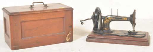 EARLY 20TH CENTURY SINGER SEWING MACHINE
