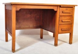 MID 20TH CENTURY GOLDEN OAK DESK