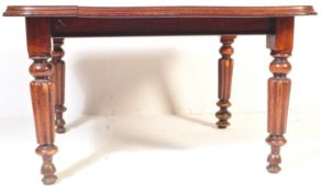 19TH CENTURY MAHOGANY EXTENDING DINING TABLE
