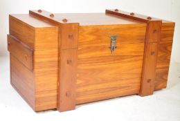 MID 20TH CENTURY OAK CHEST / TRUNK