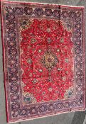 AN EARLY 20TH CENTURY PERSIAN ISLAMIC SAROUK FLOOR CARPET RUG