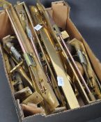 AN ASSORTMENT OF BRASS & COPPER ITEMS