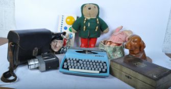 LARGE COLLECTION OF VINTAGE 20TH CENTURY CURIOS