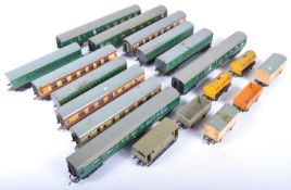 COLLECTION OF VINTAGE HORNBY DUBLO ROLLING STOCK CARRIAGES