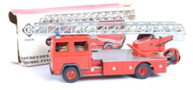 VINTAGE GERMAN TINPLATE FRICTION MOTOR MODEL FIRE ENGINE