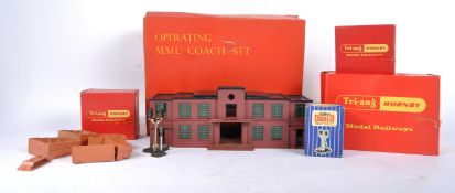 COLLECTION OF VINTAGE TRIANG HONRBY 00 GAUGE TRACKSIDE ACCESSORIES