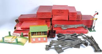 VINTAGE HORNBY O GAUGE TINPLATE MODEL RAILWAY ACCESSORIES