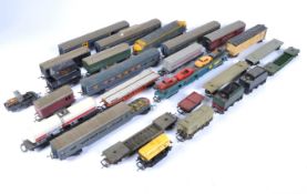 COLLECTION OF VINTAGE TRIANG HORNBY 00N GAUGE ROLLING STOCK