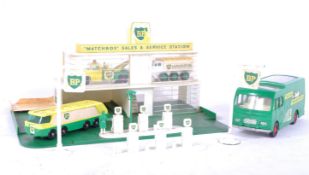 VINTAGE MATCHBOX BP PETROL SERVICE STATION & DIECAST VEHICLES