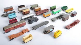 COLLECTION OF ASSORTED 00 GAUGE MODEL RAILWAY ROLLING STOCK