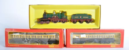 HORNBY 00 GAUGE MODEL RAILWAY LOCOMOTIVE & CARRIAGES