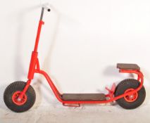 VINTAGE 20TH CENTURY CHILDREN'S SCOOTER