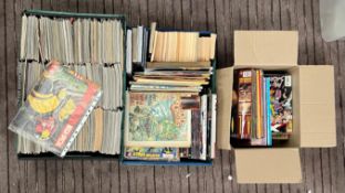 COMIC BOOKS / GRAPHIC NOVELS - LARGE COLLECTION