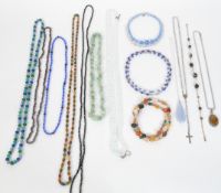 COLLECTION OF ASSORTED NECKLACES - GEMSTONE & GLASS