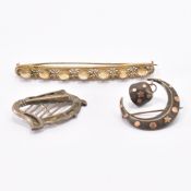 GROUP OF ANTIQUE BROOCHES - VICTORIAN CRESCENT BROOCH