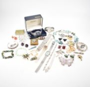 GROUP OF VINTAGE JEWELLERY & WATCHES