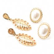TWO PAIRS OF 9CT GOLD EARRINGS - STUD & DROP